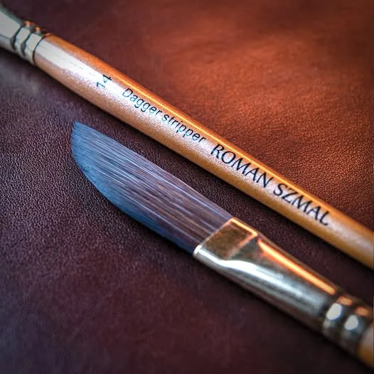 Dagger Stripper gerfihár Roman Szmal nr 6